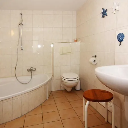 Holiday Homes - Dos09005-fyb بيت للعطل *